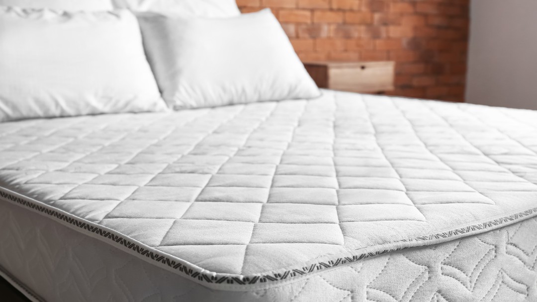 How to Know When to Upgrade Your Mattress and Work Desk with Storage Setup